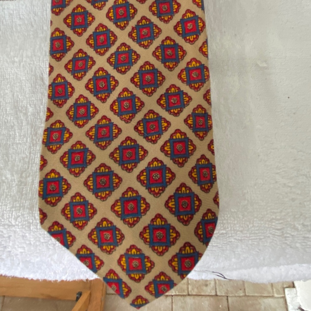100% Silk & Reis of New Haven Tie Vintage